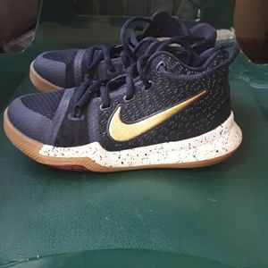 Nike Shoes - Kyrie 4 Nike Shoes - Kyrie 4